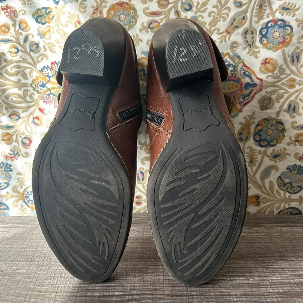 B.O.C Born Concept Traipse Brown Leather Booties‎ Cuffed Double Buckle 7/38